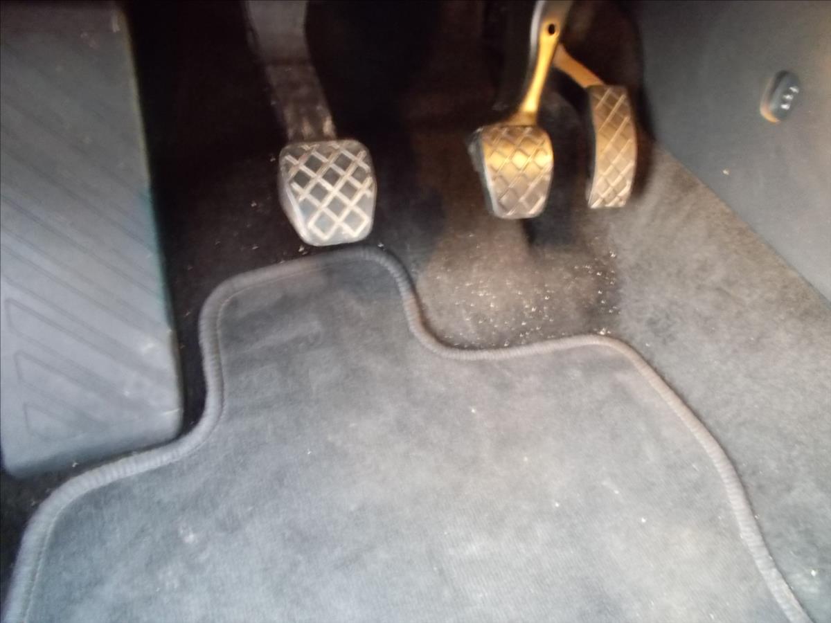 Škoda Octavia 1,6 TDI DIGIKLIMA NAVI TZ LED  III - foto 25