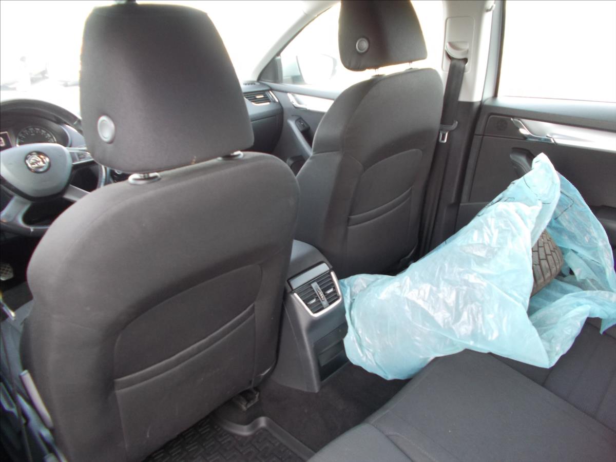 Škoda Octavia 1,6 TDI DIGIKLIMA NOVÁ STK  III - foto 18