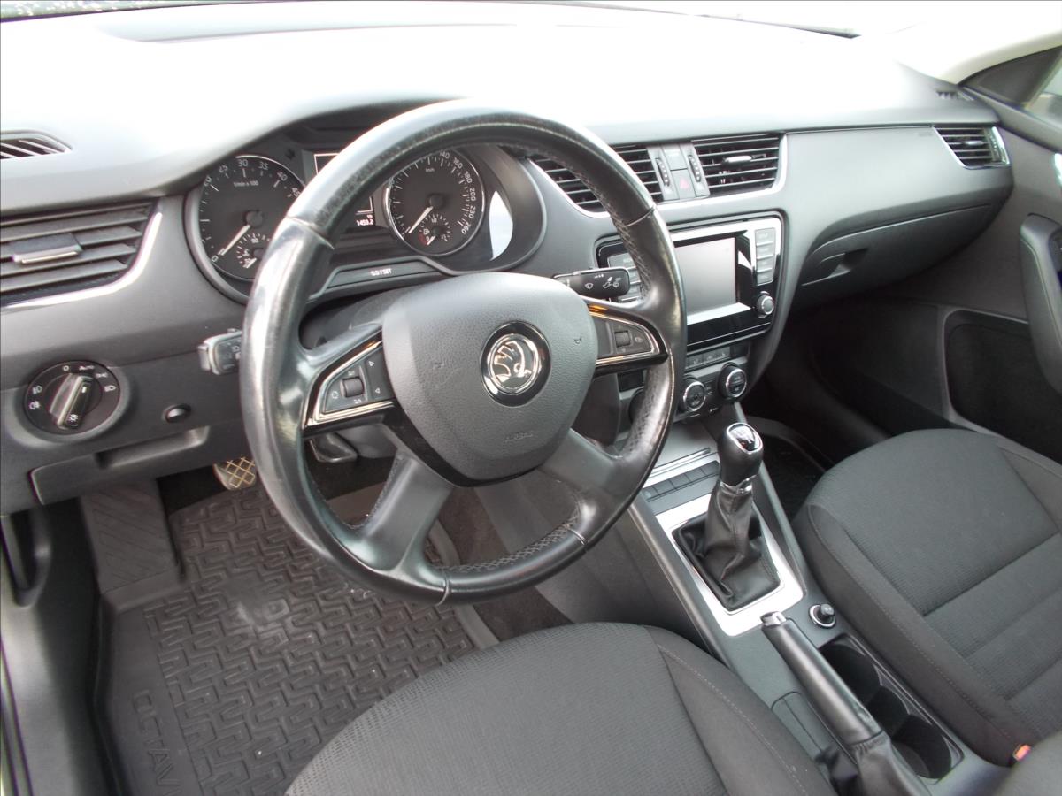 Škoda Octavia 1,6 TDI DIGIKLIMA NOVÁ STK  III - foto 22
