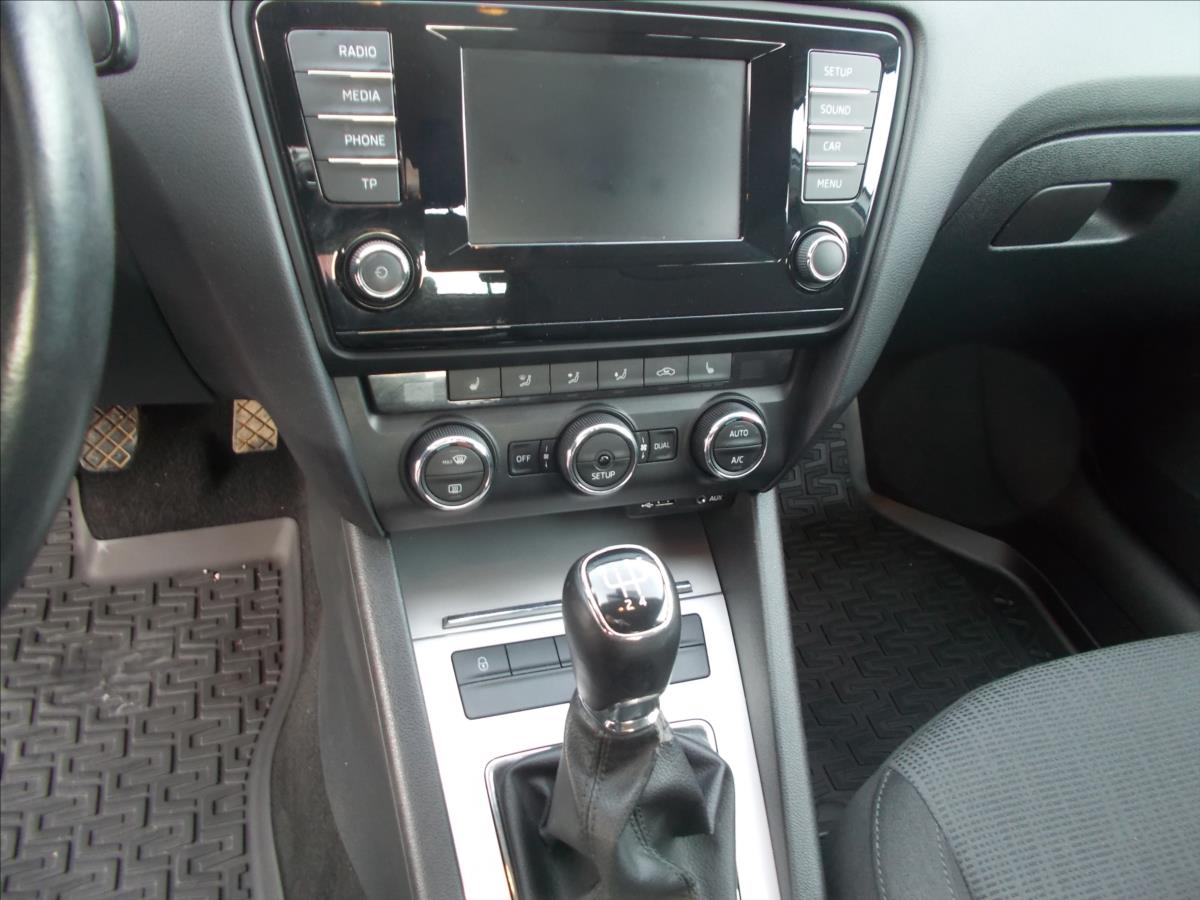 Škoda Octavia 1,6 TDI DIGIKLIMA NOVÁ STK  III - foto 23