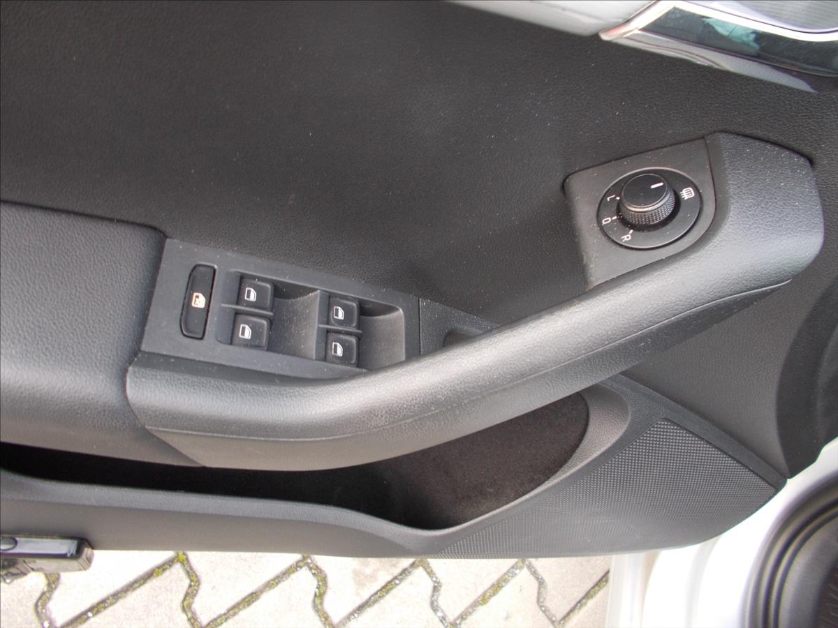 Škoda Octavia 1,6 TDI DIGIKLIMA NOVÁ STK  III - foto 28