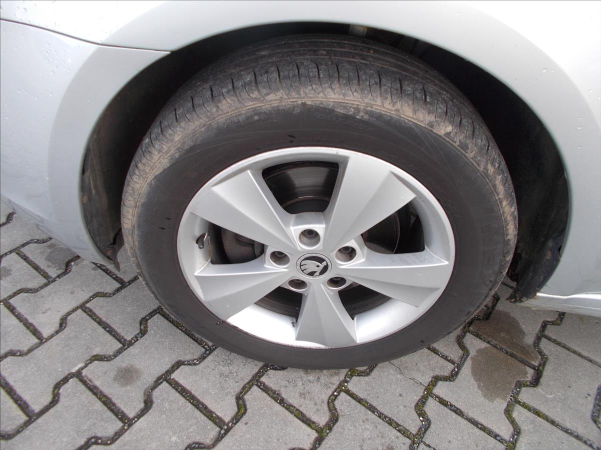 Škoda Octavia 1,6 TDI DIGIKLIMA NOVÁ STK  III - foto 6