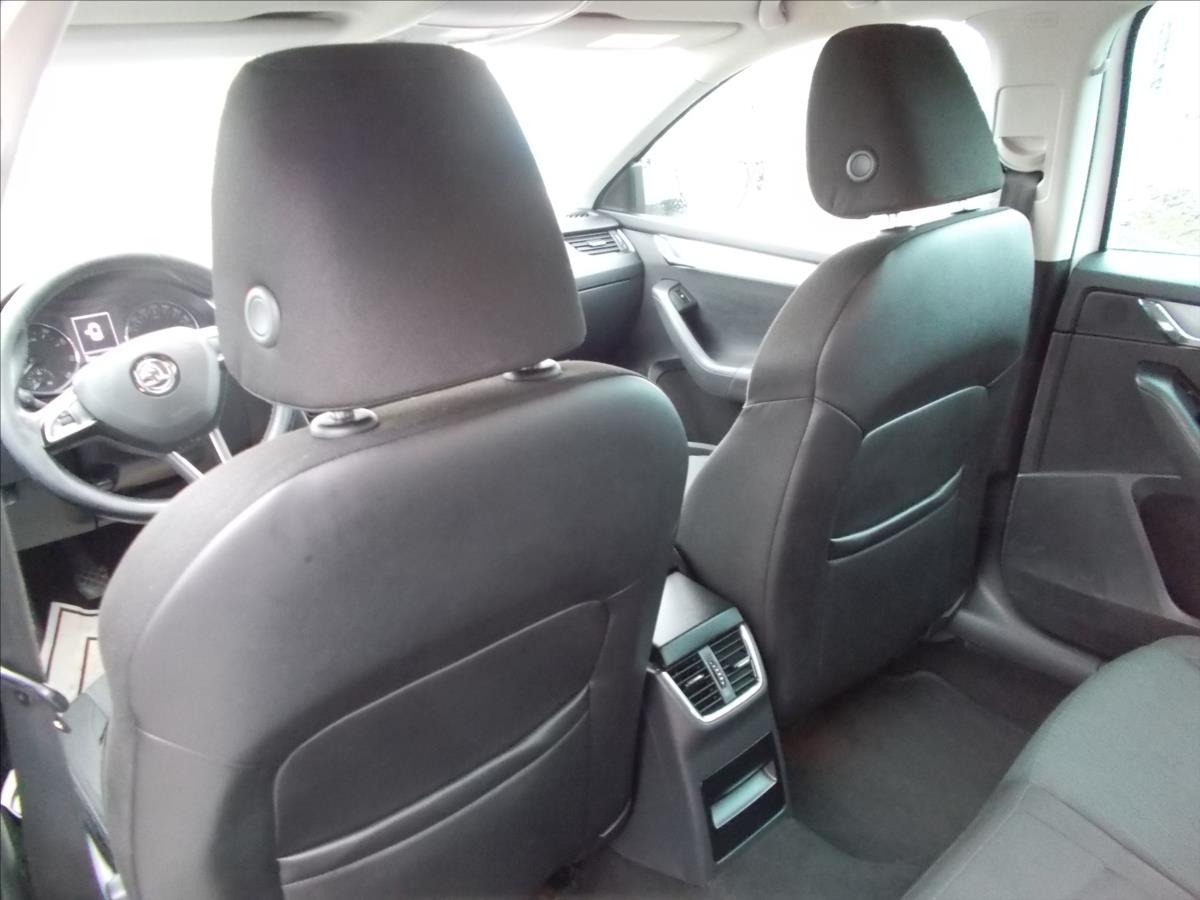 Škoda Octavia 1,4 TSI ČR 2.MAJITEL od R. 2020 NOVÁ STK  III - foto 15