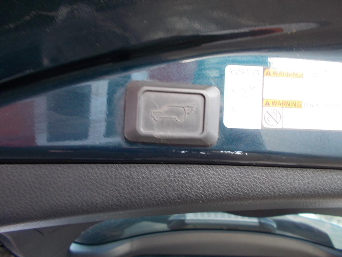 Toyota RAV4 2,5 AT HYBRID 4x4 ČR DPH 119500 KM - foto 16