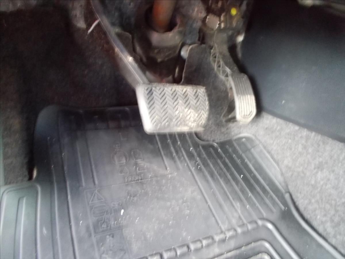 Toyota RAV4 2,5 AT HYBRID 4x4 ČR DPH 119500 KM - foto 30