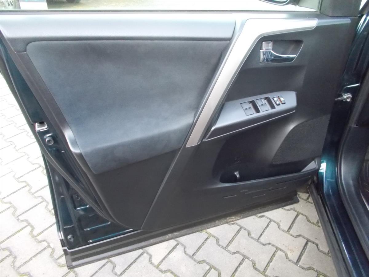 Toyota RAV4 2,5 AT HYBRID 4x4 ČR DPH 119500 KM - foto 31