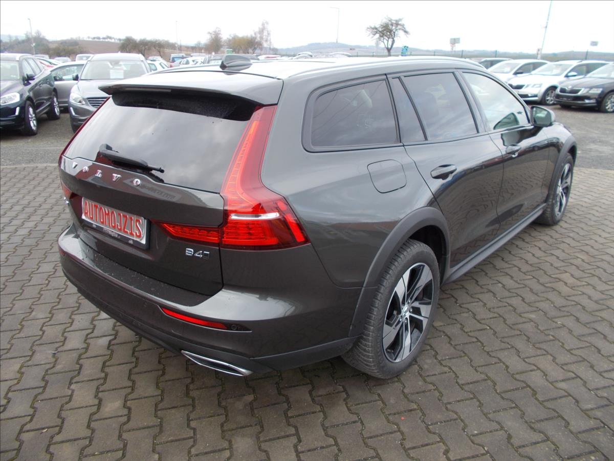 Volvo V60 2,0 B4 Cross Country AWD DPH KRÁSNÉ - foto 12