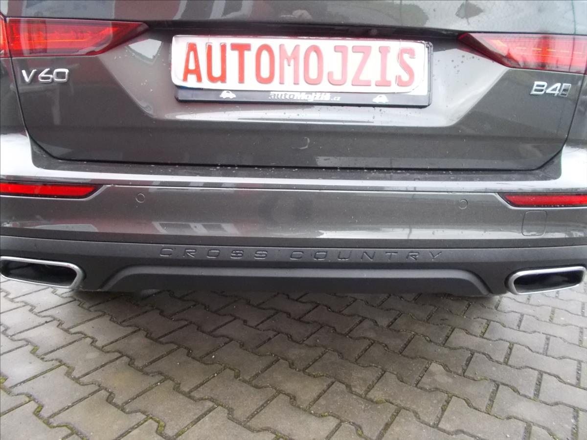 Volvo V60 2,0 B4 Cross Country AWD DPH KRÁSNÉ - foto 14