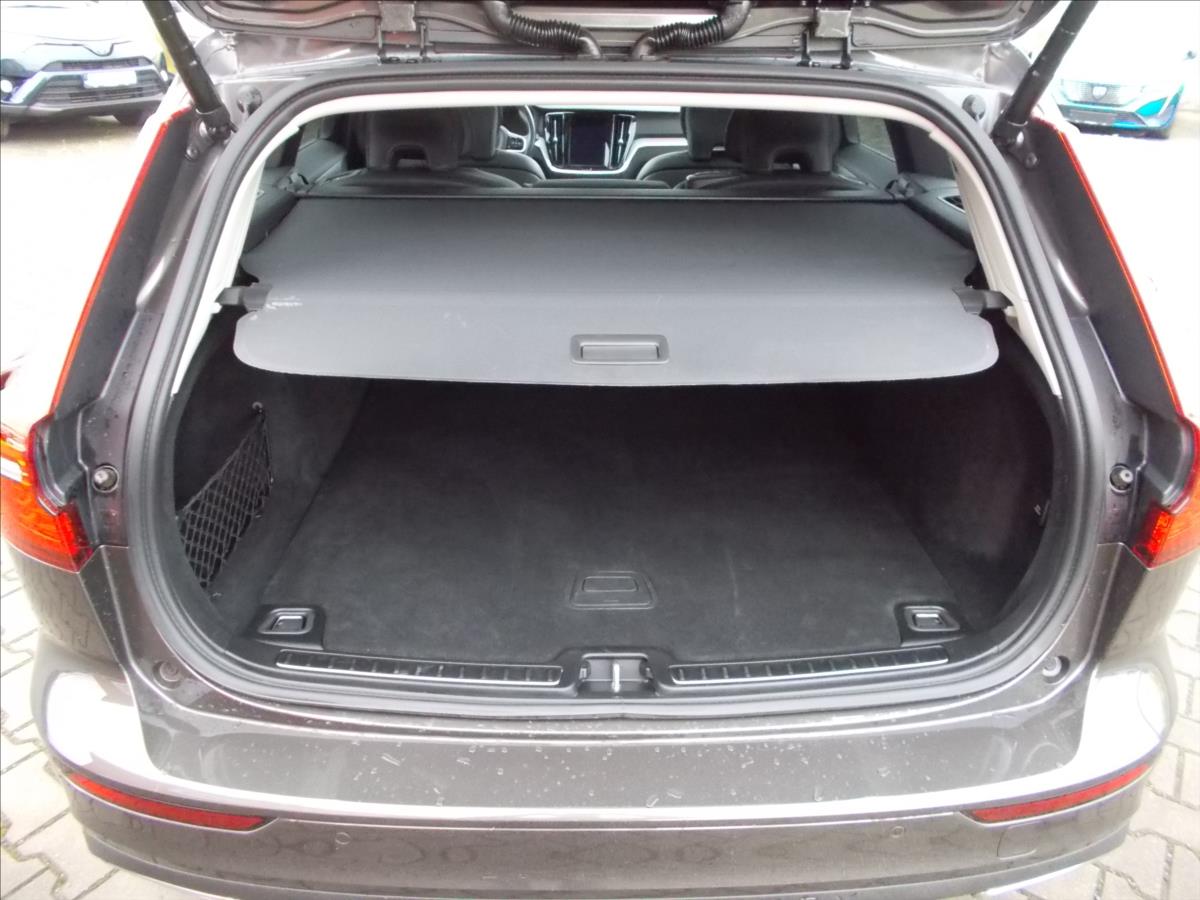Volvo V60 2,0 B4 Cross Country AWD DPH KRÁSNÉ - foto 16