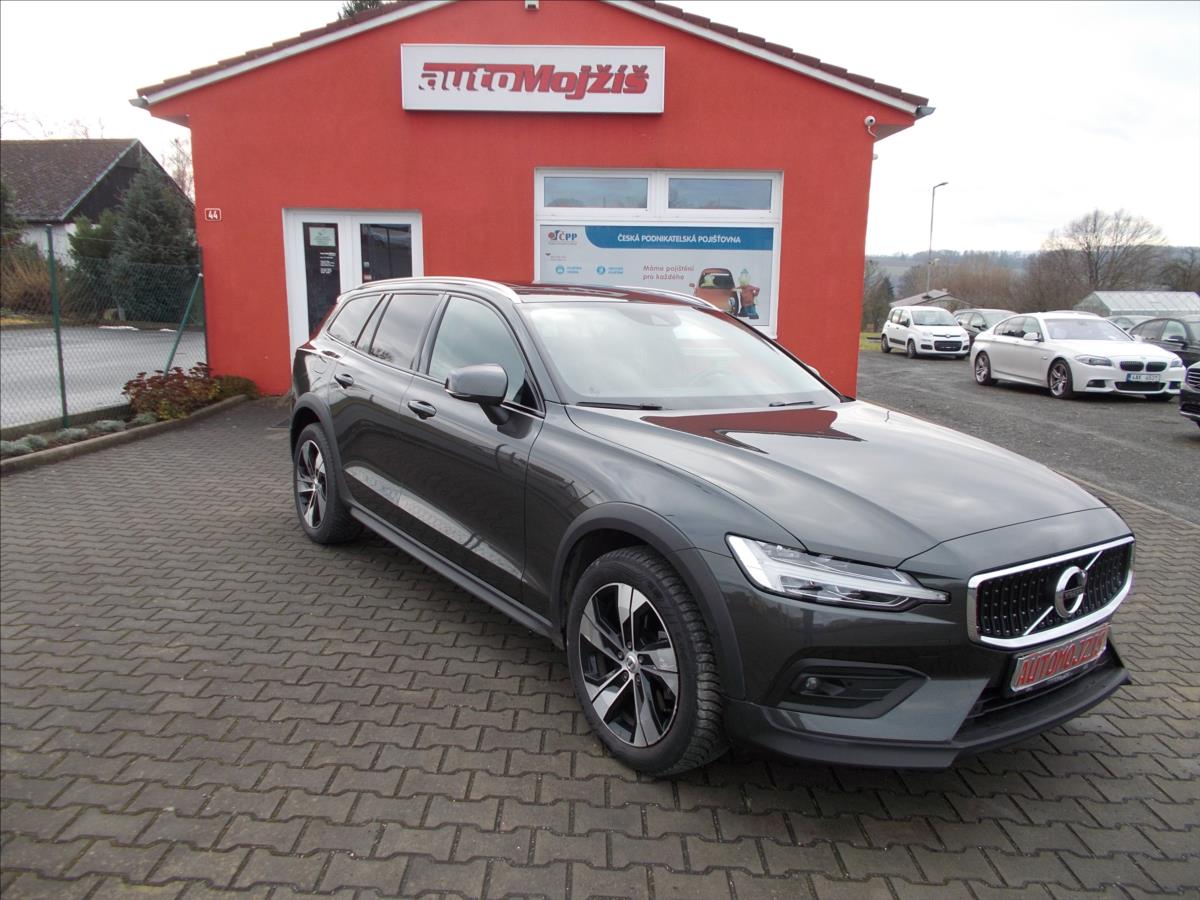 Volvo V60 2,0 B4 Cross Country AWD DPH KRÁSNÉ