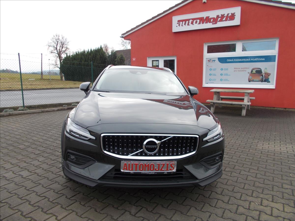 Volvo V60 2,0 B4 Cross Country AWD DPH KRÁSNÉ - foto 2