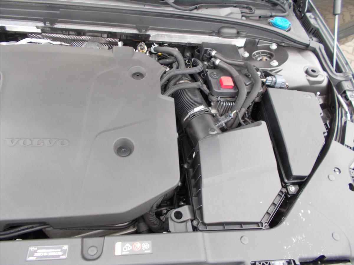 Volvo V60 2,0 B4 Cross Country AWD DPH KRÁSNÉ - foto 32