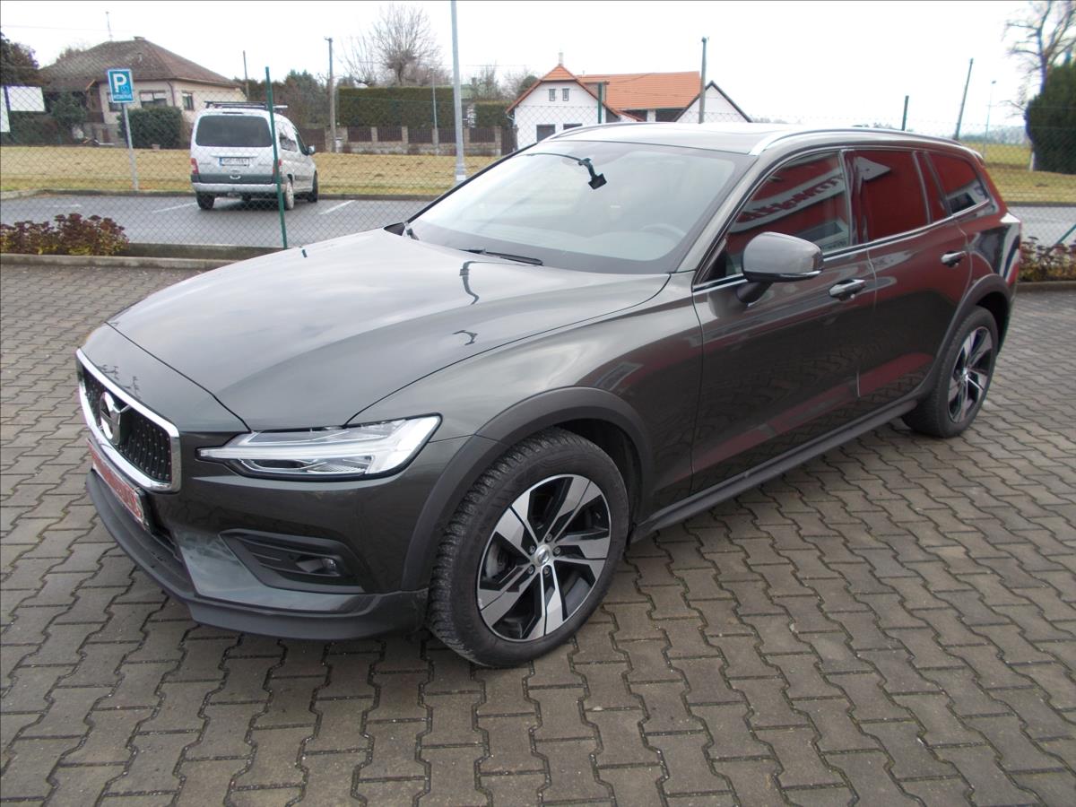 Volvo V60 2,0 B4 Cross Country AWD DPH KRÁSNÉ - foto 4