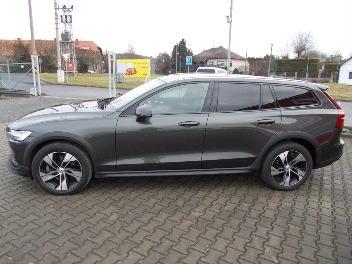 Volvo V60 2,0 B4 Cross Country AWD DPH KRÁSNÉ - foto 5