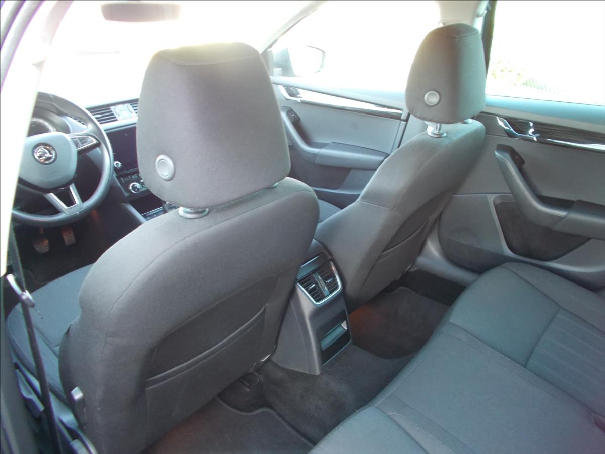 Škoda Octavia 1,6 TDI DIGIKLIMA LED ČR DPH  III - foto 16