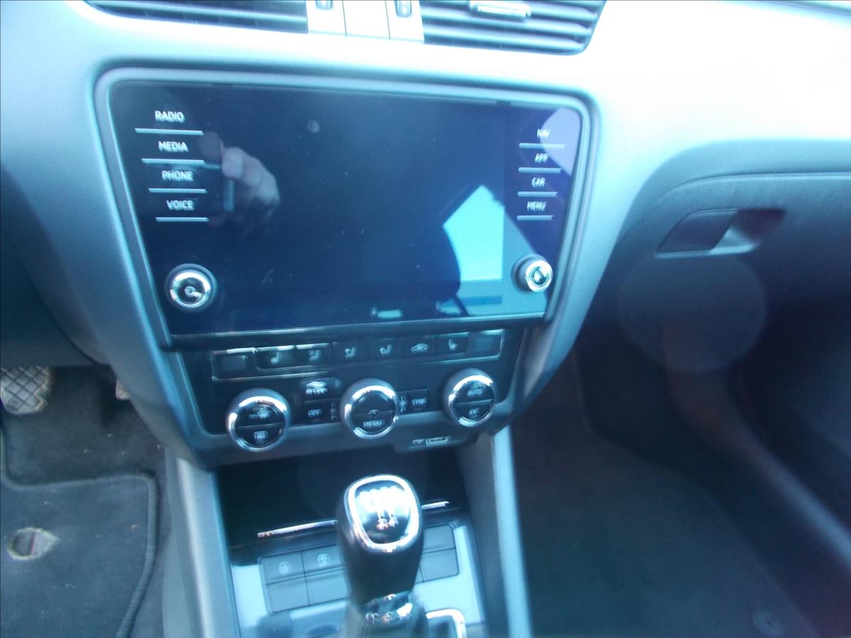 Škoda Octavia 1,6 TDI DIGIKLIMA LED ČR DPH  III - foto 21