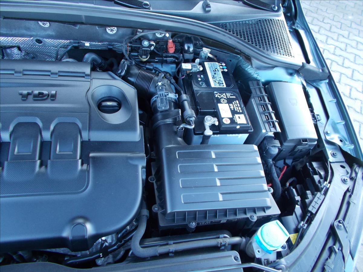 Škoda Octavia 1,6 TDI DIGIKLIMA LED ČR DPH  III - foto 28