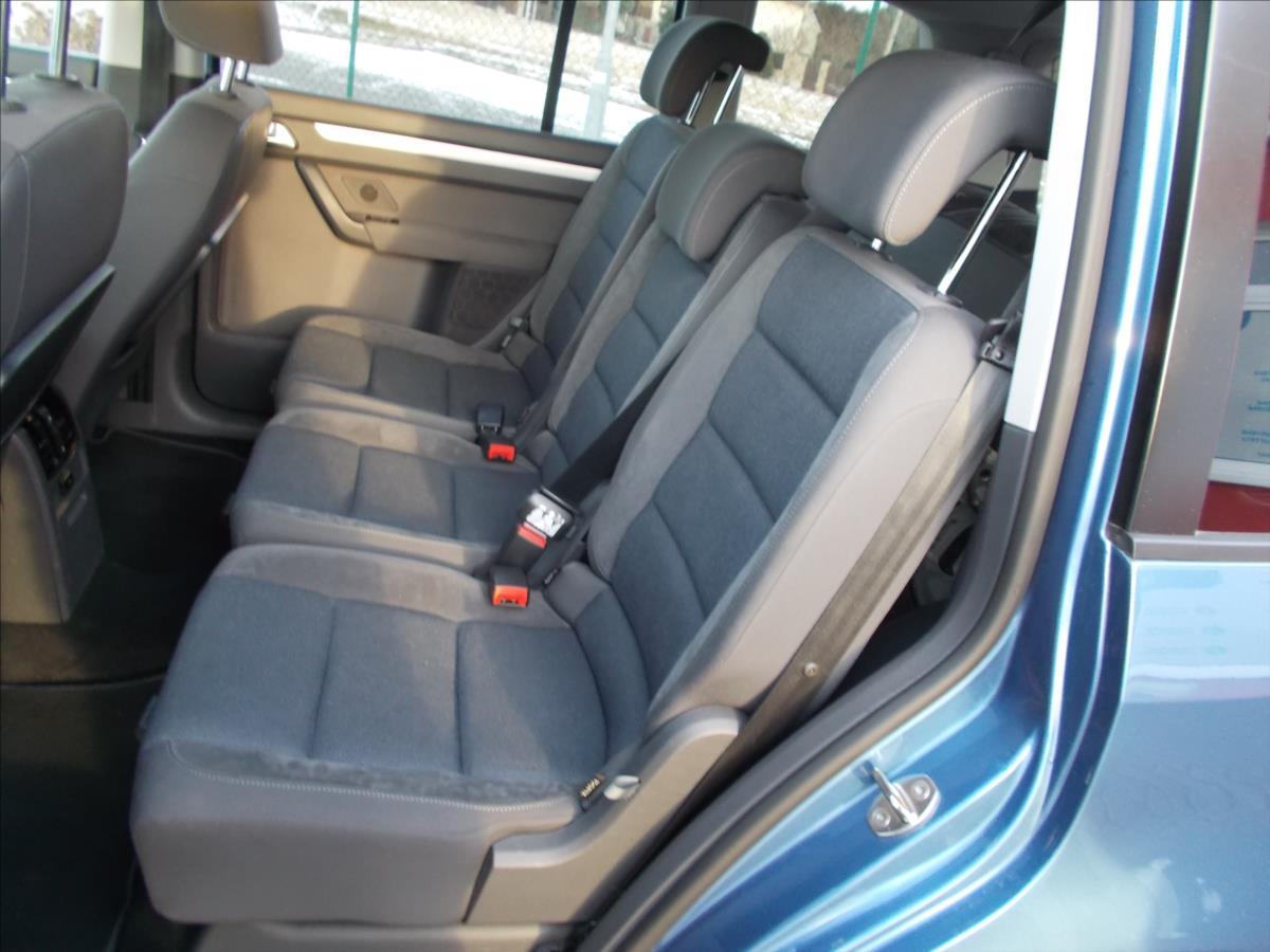 Volkswagen Touran 1,6 TDI DSG 7 MÍST DIGIKLIMA NAVI TZ PĚKNÉ - foto 17