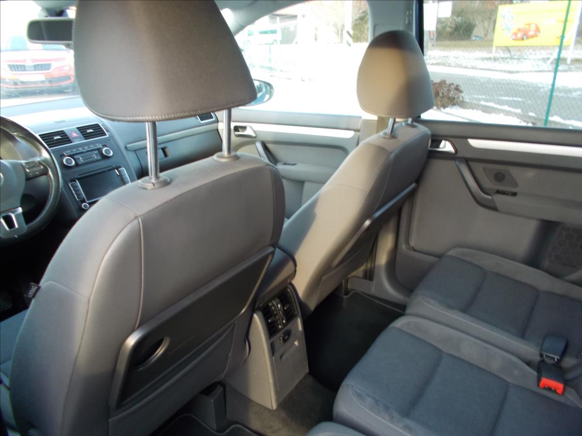 Volkswagen Touran 1,6 TDI DSG 7 MÍST DIGIKLIMA NAVI TZ PĚKNÉ - foto 18