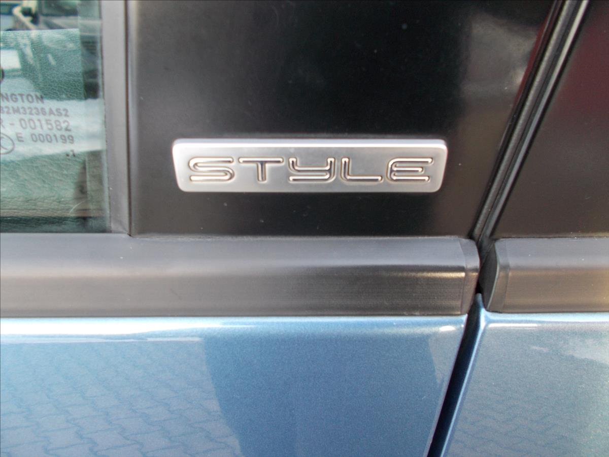 Volkswagen Touran 1,6 TDI DSG 7 MÍST DIGIKLIMA NAVI TZ PĚKNÉ - foto 21