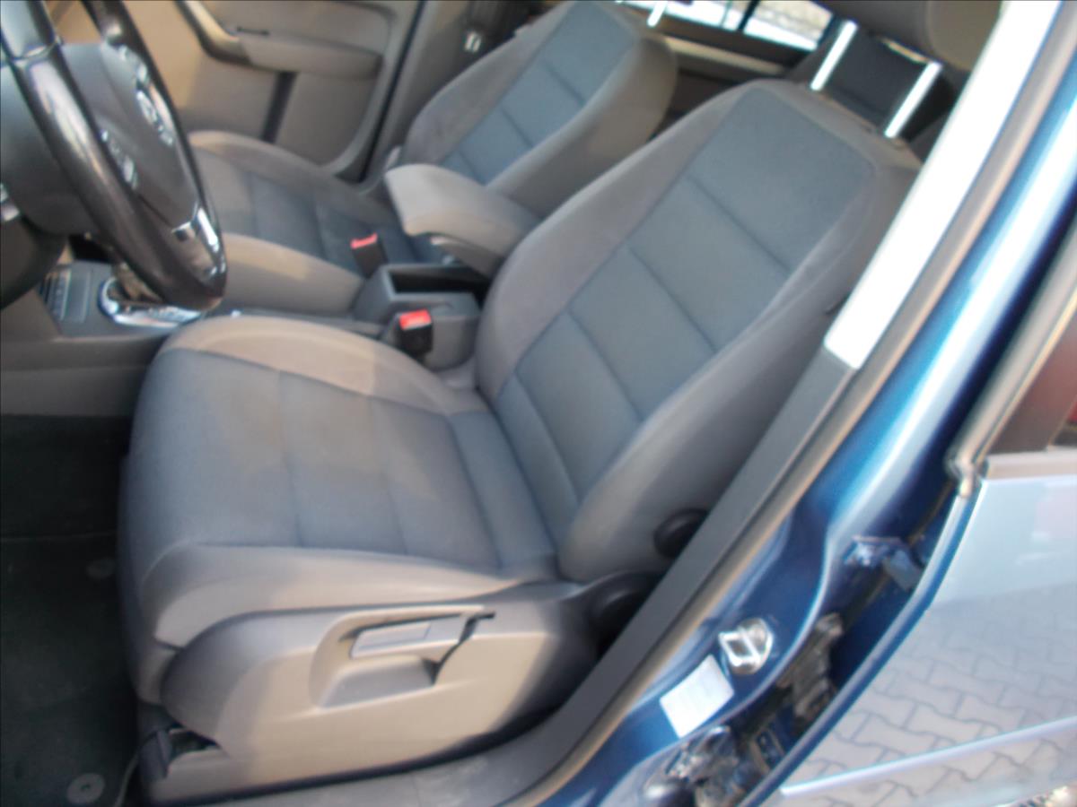 Volkswagen Touran 1,6 TDI DSG 7 MÍST DIGIKLIMA NAVI TZ PĚKNÉ - foto 22