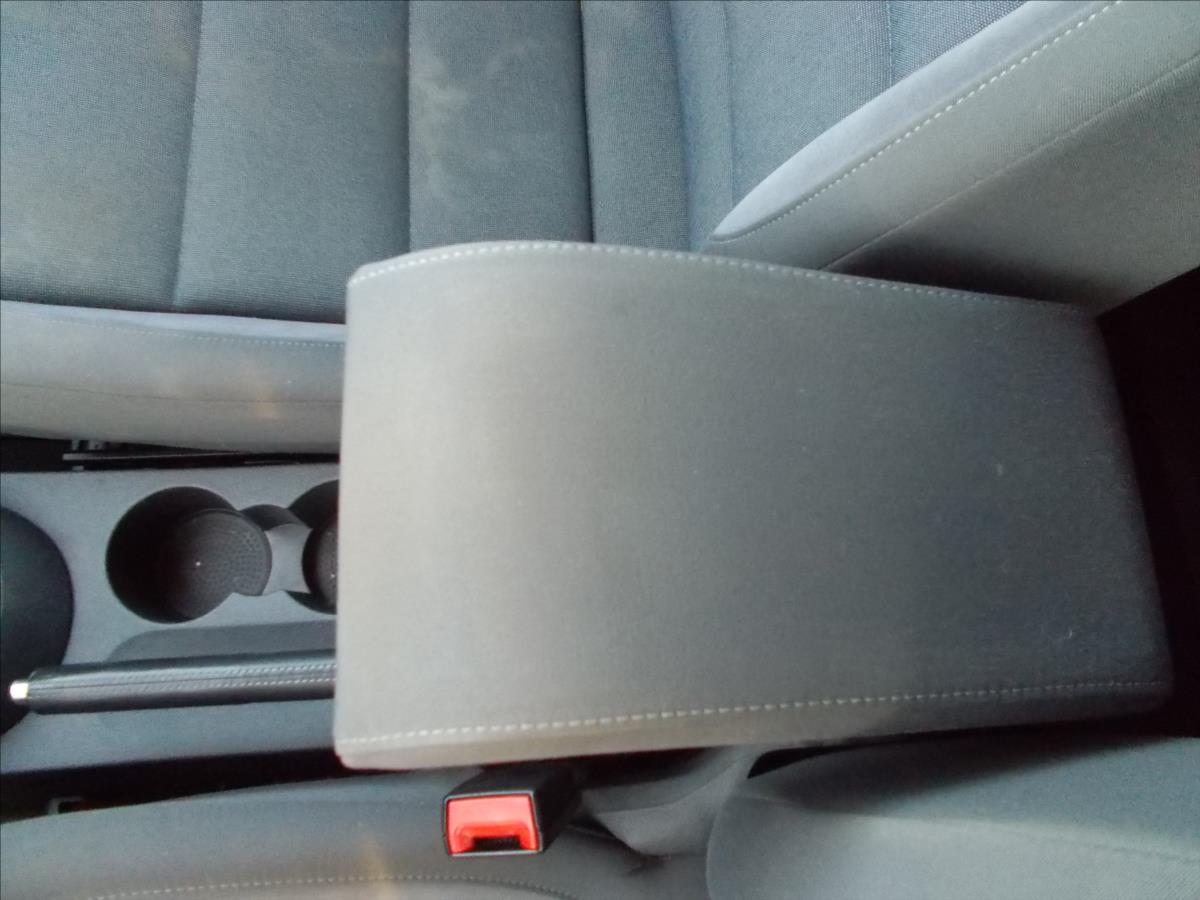 Volkswagen Touran 1,6 TDI DSG 7 MÍST DIGIKLIMA NAVI TZ PĚKNÉ - foto 27