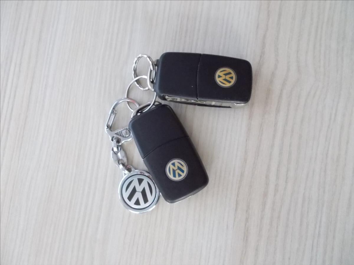 Volkswagen Touran 1,6 TDI DSG 7 MÍST DIGIKLIMA NAVI TZ PĚKNÉ - foto 36