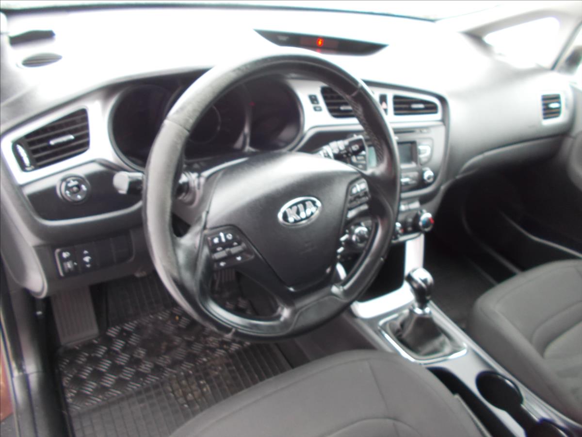 Kia Ceed 1,6 16V ČR 1.MAJITEL KLIMA - foto 18