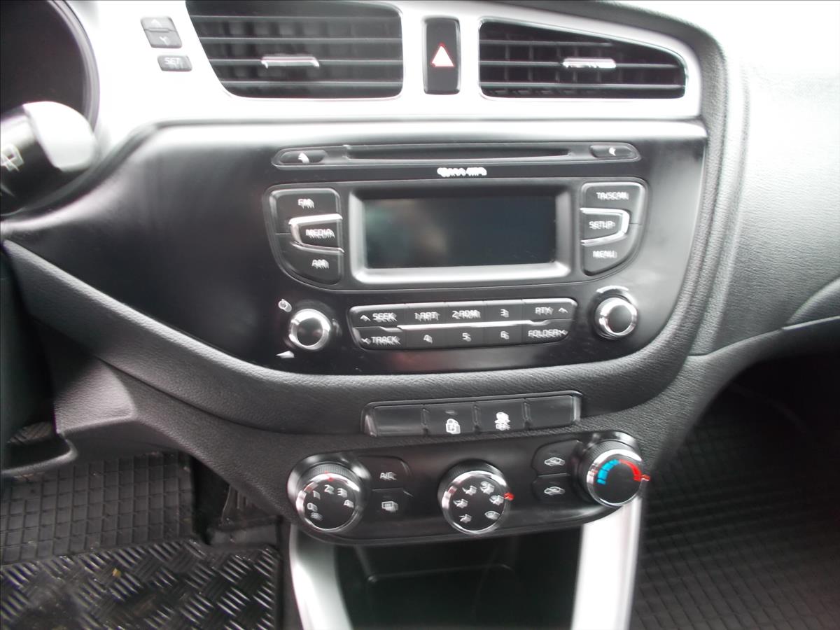 Kia Ceed 1,6 16V ČR 1.MAJITEL KLIMA - foto 19