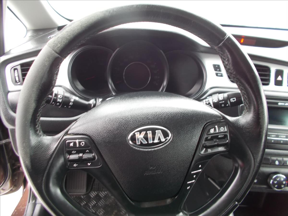 Kia Ceed 1,6 16V ČR 1.MAJITEL KLIMA - foto 22