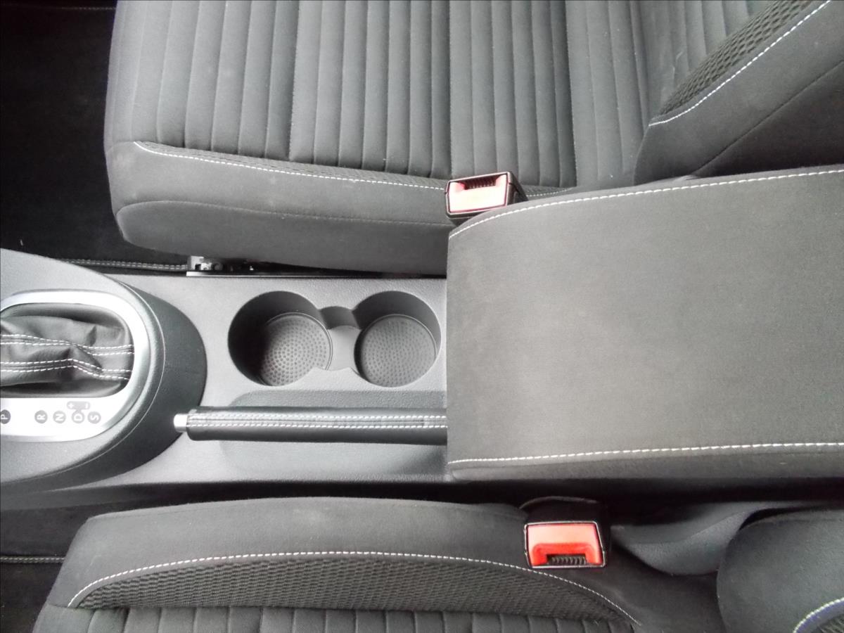 Volkswagen Touran 2,0 TDI DSG WEBASTO TZ LED DIGIKLIMA NOVÁ STK - foto 22