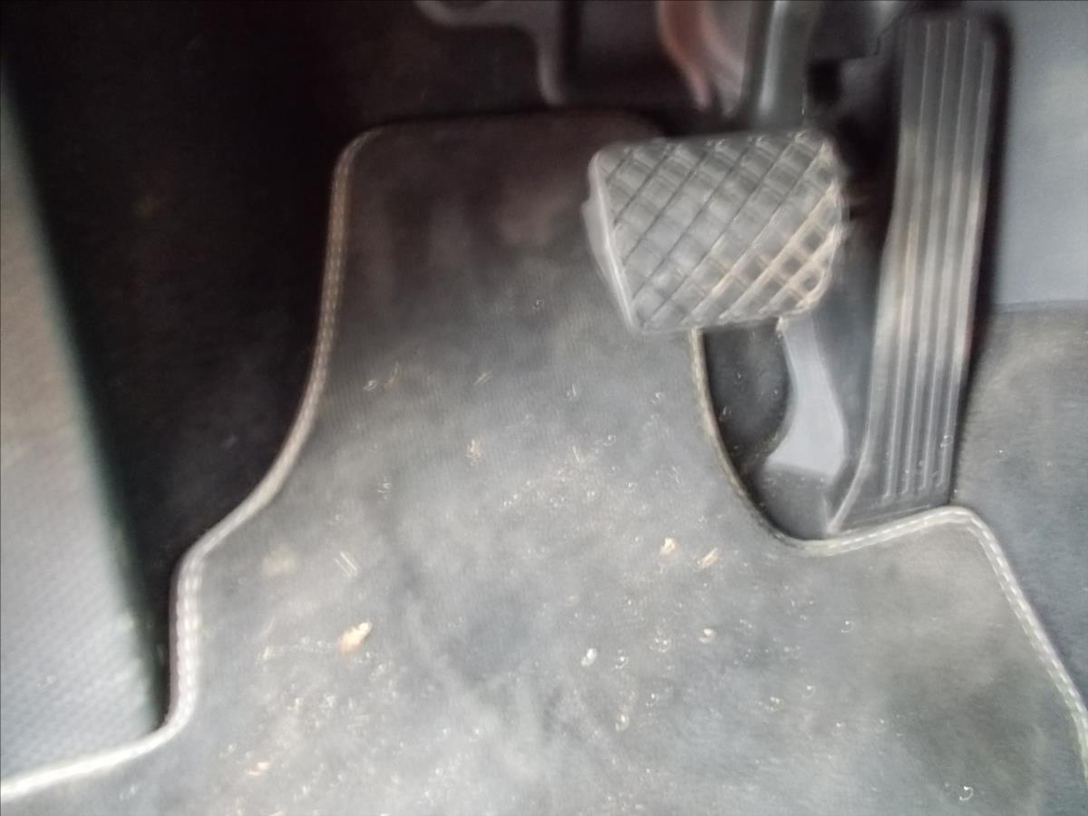 Volkswagen Touran 2,0 TDI DSG WEBASTO TZ LED DIGIKLIMA NOVÁ STK - foto 25