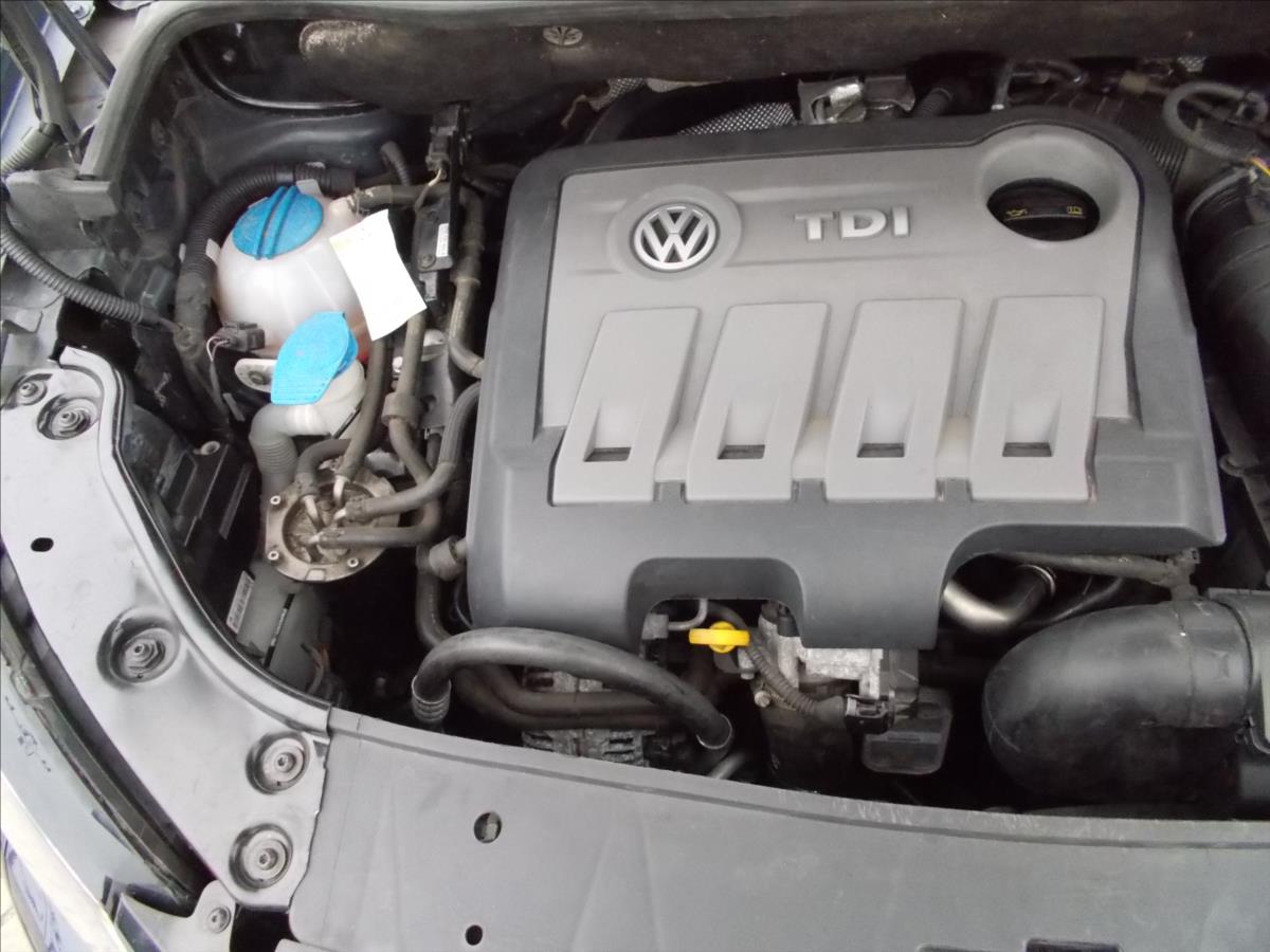 Volkswagen Touran 2,0 TDI DSG WEBASTO TZ LED DIGIKLIMA NOVÁ STK - foto 28