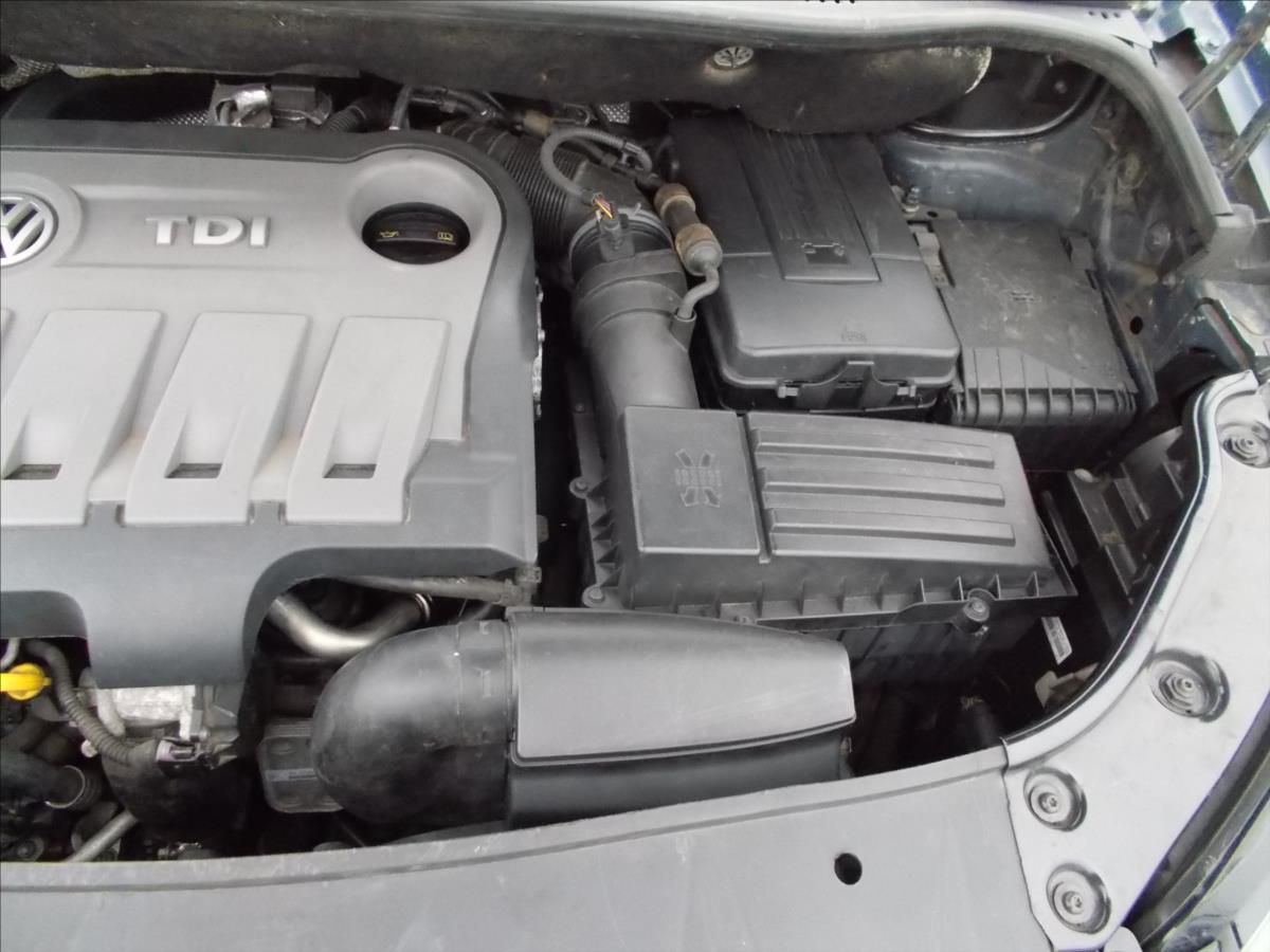 Volkswagen Touran 2,0 TDI DSG WEBASTO TZ LED DIGIKLIMA NOVÁ STK - foto 29