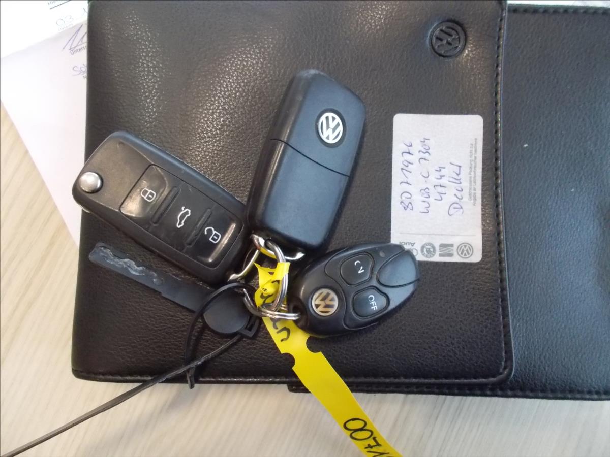 Volkswagen Touran 2,0 TDI DSG WEBASTO TZ LED DIGIKLIMA NOVÁ STK - foto 32